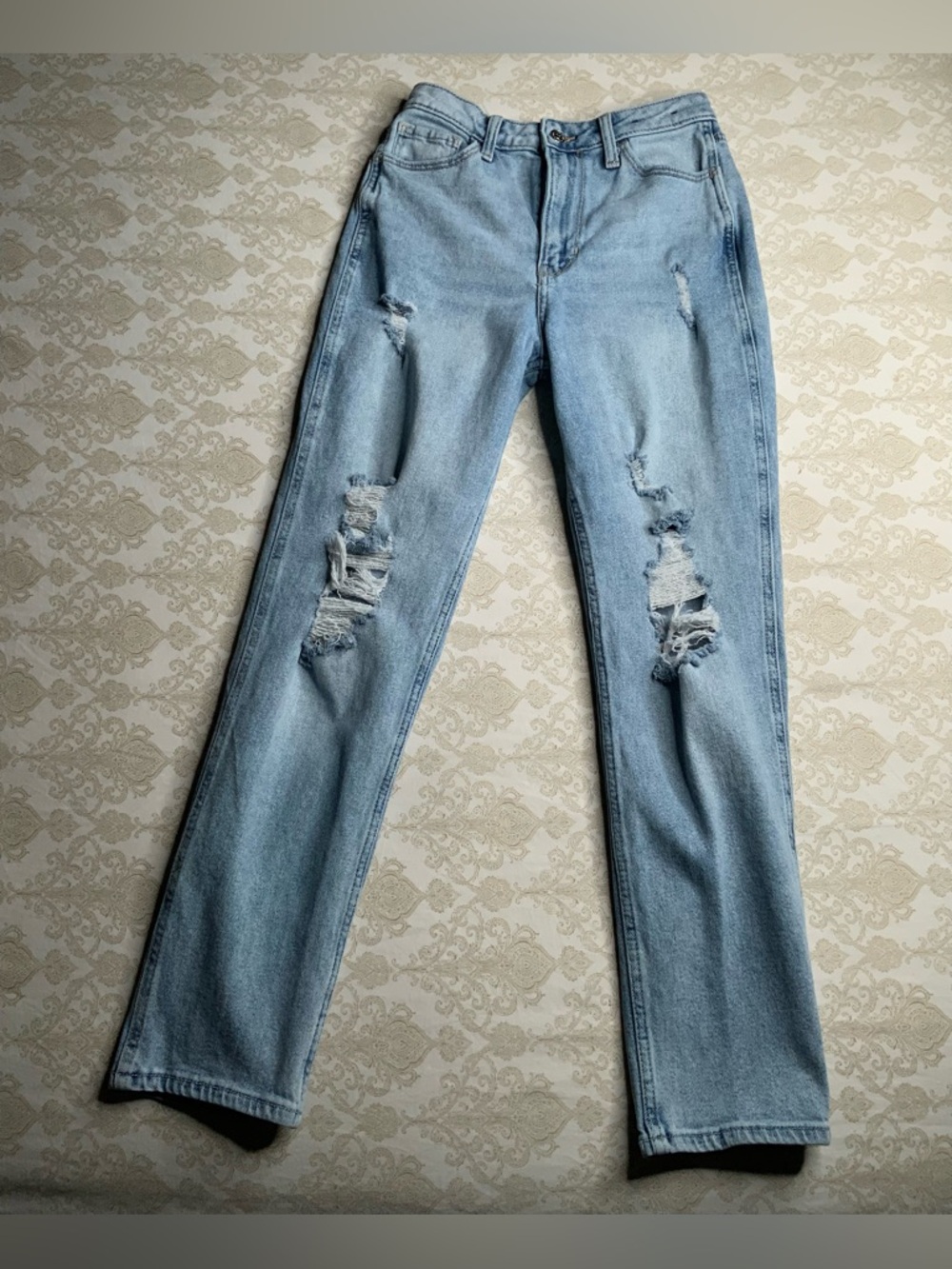 Hollister Ultra High Rise Mom Jeans Women’s Size 1S Light Wash Distressed